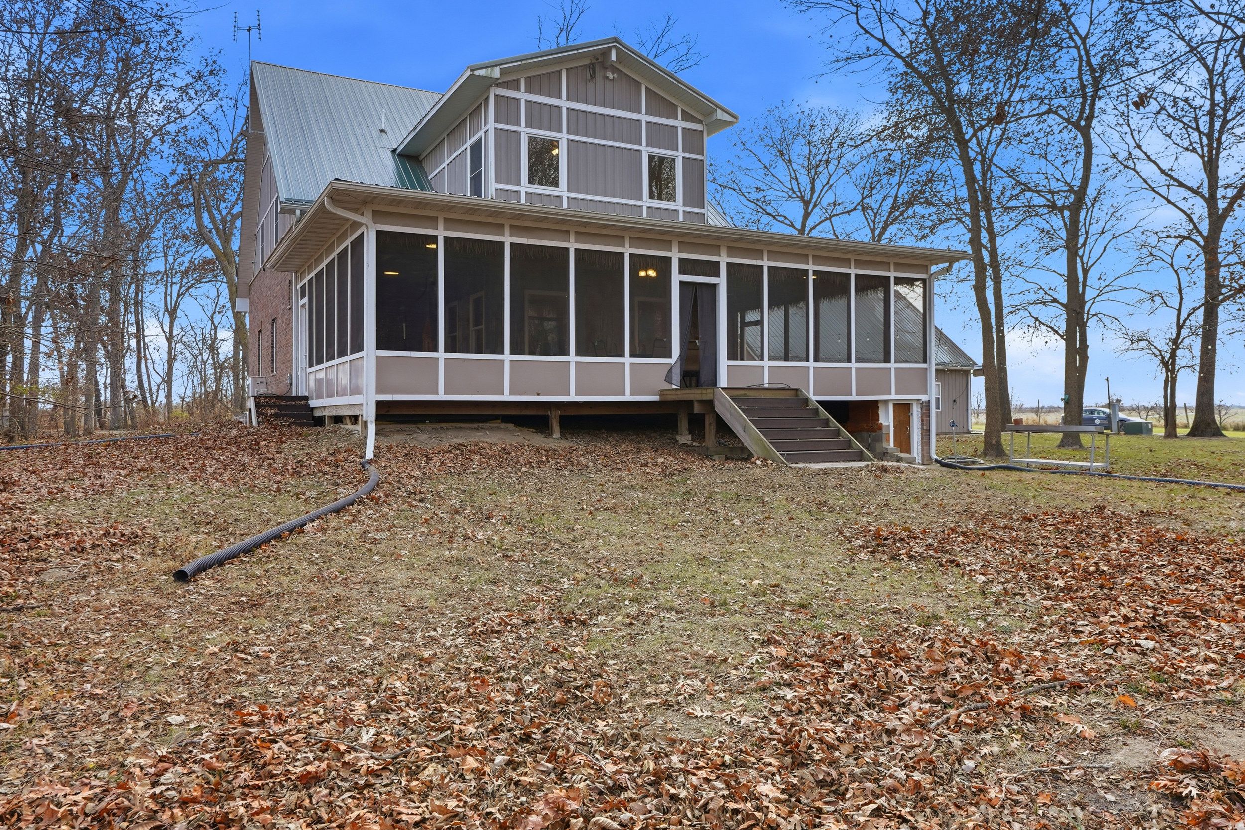 Listing Photo: 3300 Underwood Ave 0064-